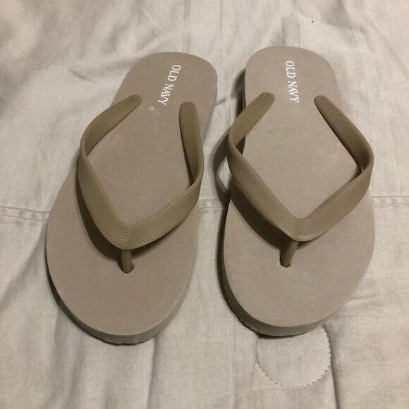 Old Navy Tan flip flops Sandals NWOT size 7/8 - Picture 3 of 6